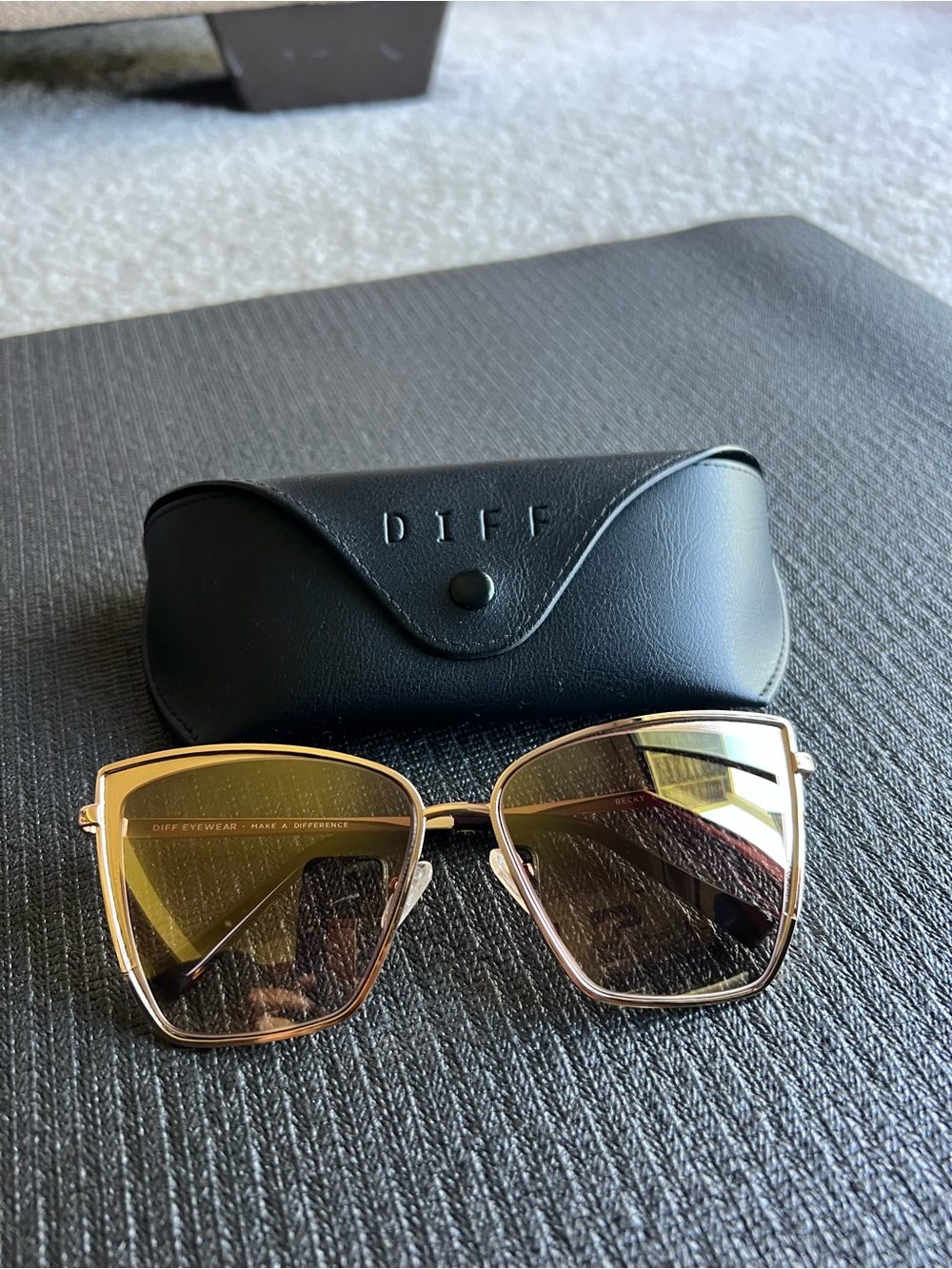Diff Sunglasses - Becky - Gold Frame in Brown Gradient - Like New